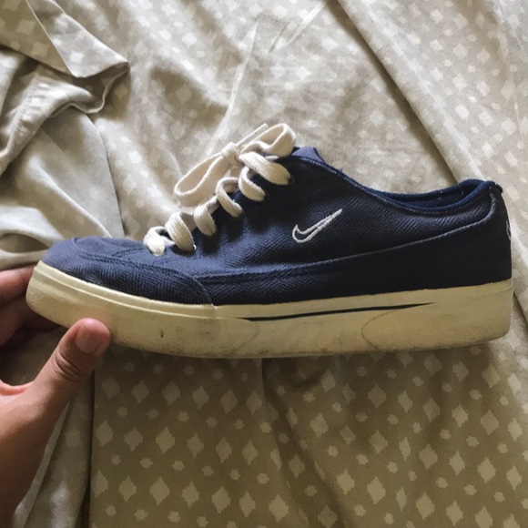 vintage nike tennis shoes